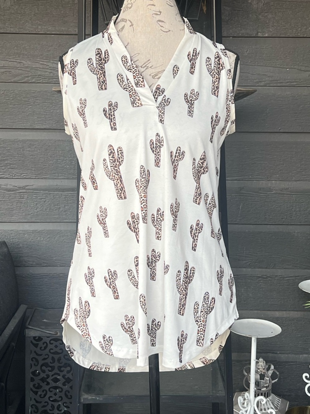 Cowgirl Hardware Leopard Cactus Print Sleeveless V-Neck Top - M